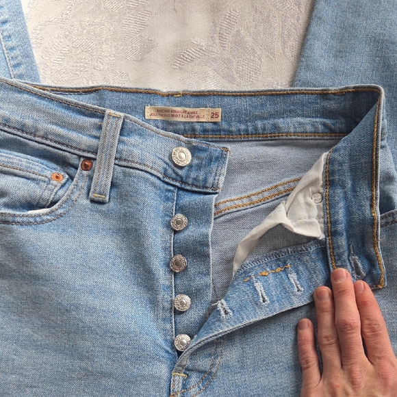 Levi's Ribcage Straight Ankle Light Wash Distressed Jeans Size 25 - Picture 6 of 16